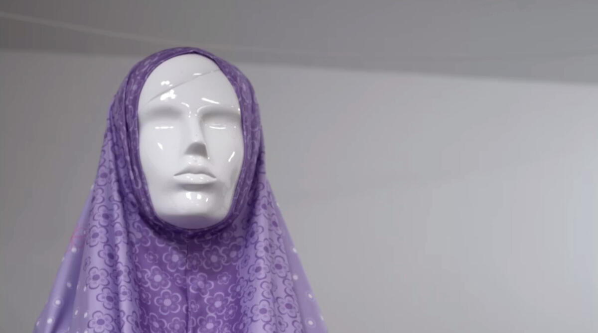 k&q_Glaubensfrage Kopftuch_Puppe mit Kopftuch_Metafilm