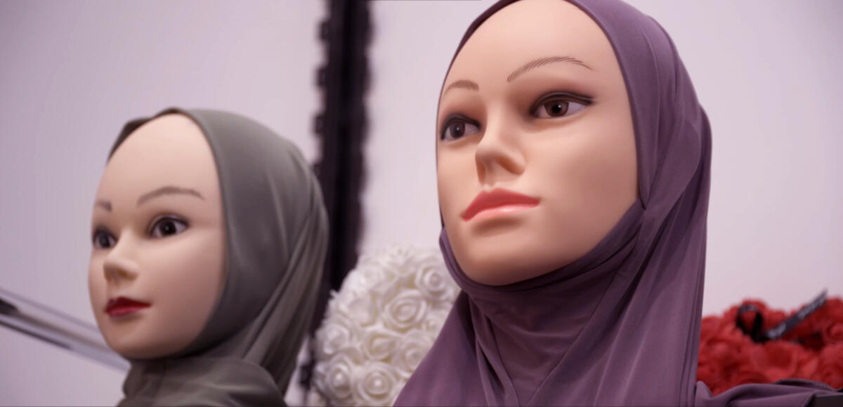 k&q_Glaubensfrage Kopftuch_Puppen mit Kopftuch_Metafilm