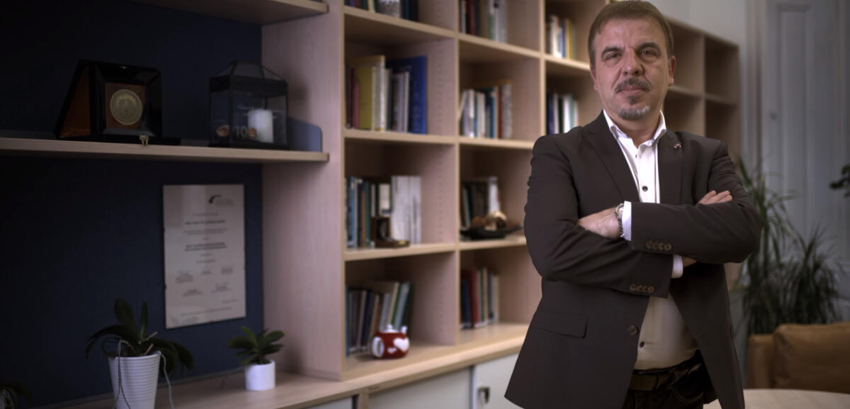 k&q_Glaubensfrage Kopftuch_Zekirija Sejdini_Metafilm